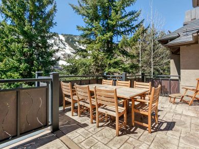Super Close to Downtown Luxury Ski Home  Five Bedrooms